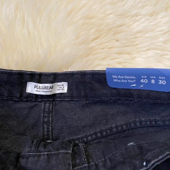 NWT PULL&BEAR Black Denim Jean Shorts Raw Hemline High Rise 30" Waist - Picture 14 of 15